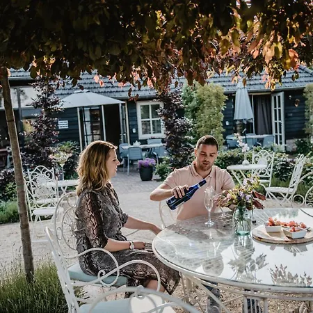 לינה וארוחת בוקר De Verloren Sinjoor 4*